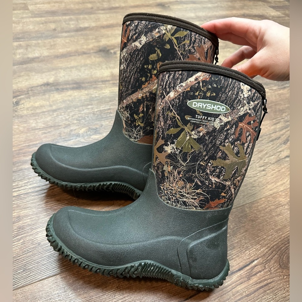 Kids size 3 Dryshod boots